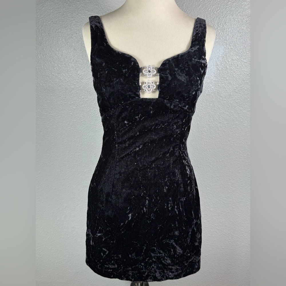 Jessica McClintock black velvet 5/6 vintage mini dress. beautiful embellishment
